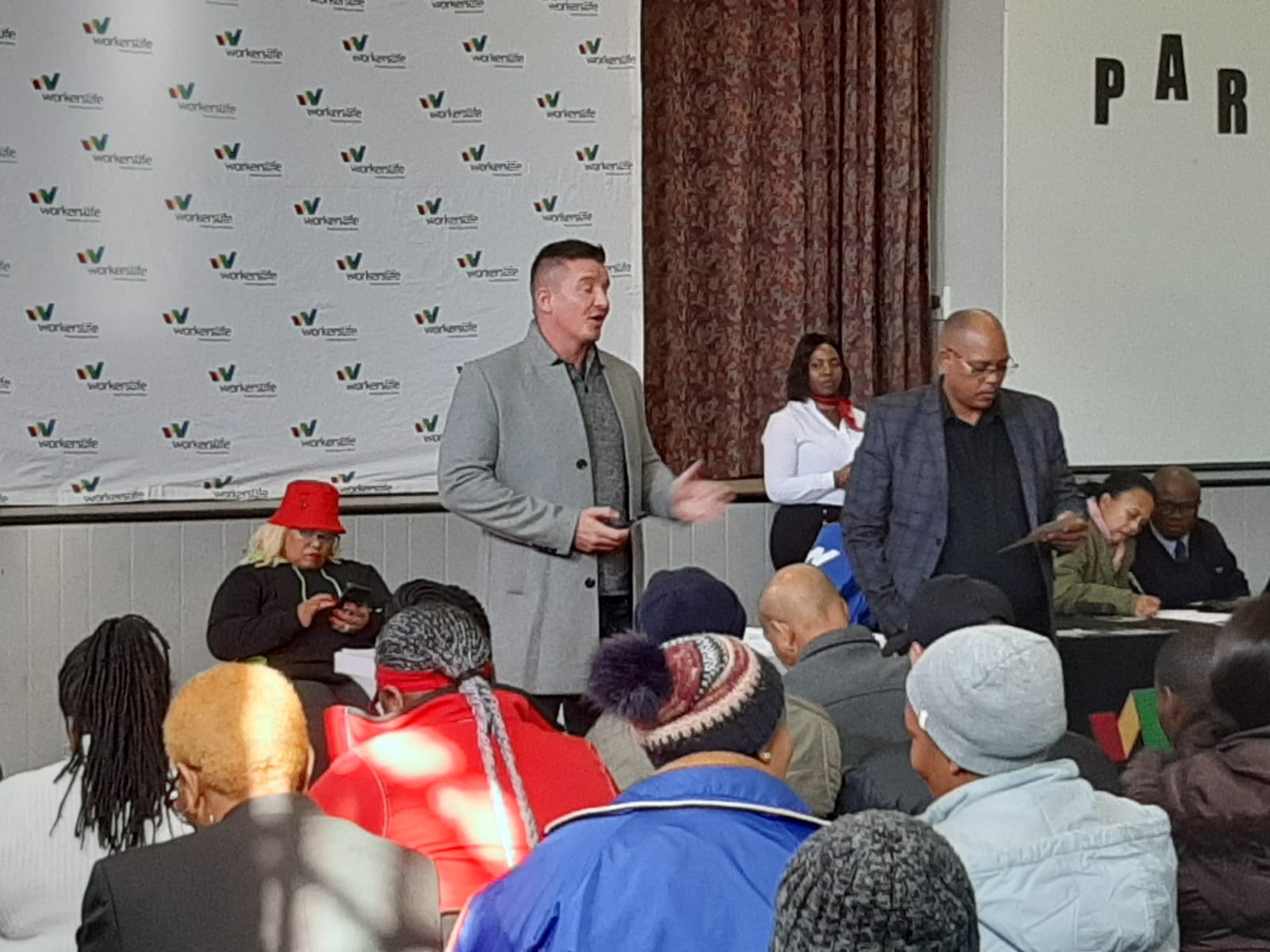 Bruce Steyn presenting to a corporate audience