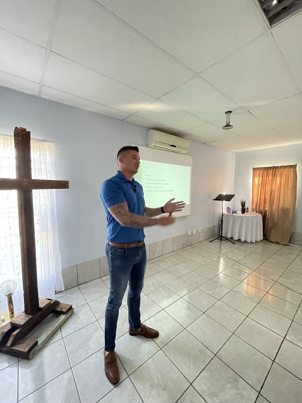 Bruce training a sales team